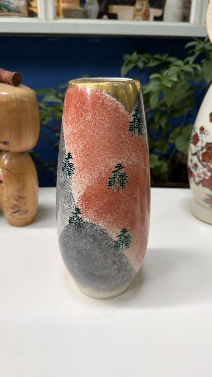 日本山水绘瓷瓶